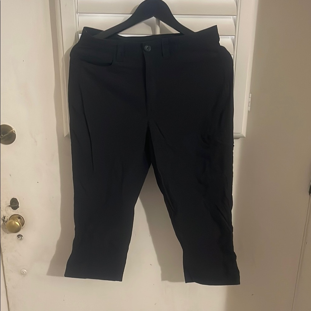Black Capri Pants with Relaxed Fit and Simple Design